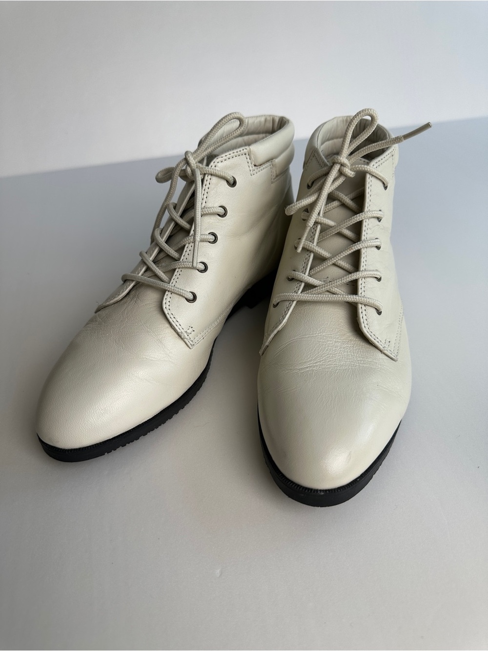 Vintage Danexx Winter White Leather Ankle Boots Size 9 (With Box!)